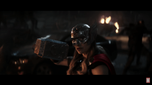 NAtalie Portman in Thor holding a hammer