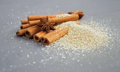 Cinnamon sticks in a pile